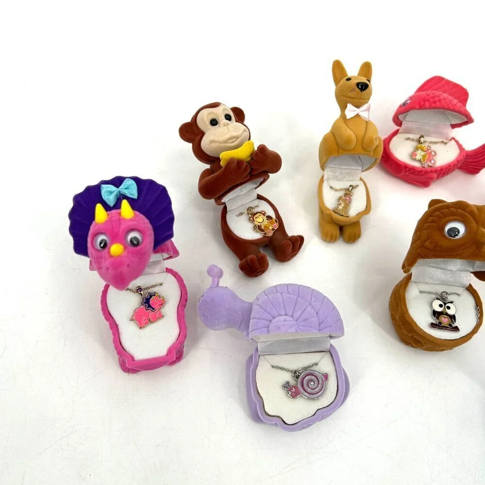 NWOT Set Of 10 Girl's Animal Necklaces And Matching Jewelry Holders Party Favors